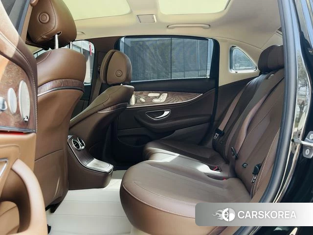 Mercedes-Benz E-class 2022 Черный из Китая, фото 3