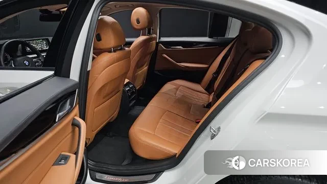 BMW 5 Series (G30) 2018 Белый из Кореи, фото 3