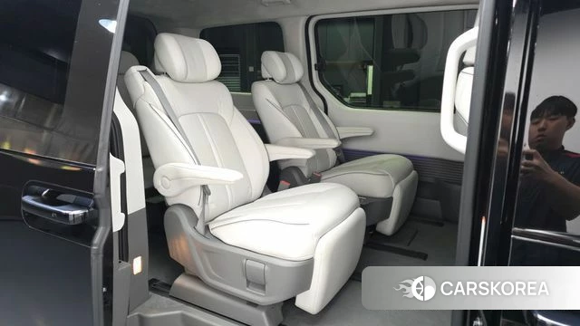 Hyundai Staria 2023 Черный из Кореи, фото 3