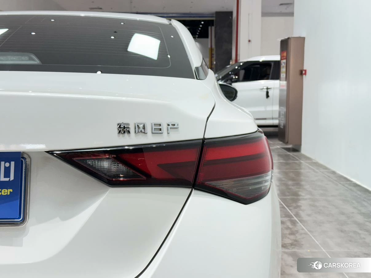 Nissan Xuan Yi 2023 Белый из Китая, фото 3