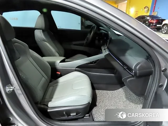 Hyundai The New Avante (CN7) 2024 Серебристо-серый из Кореи, фото 3