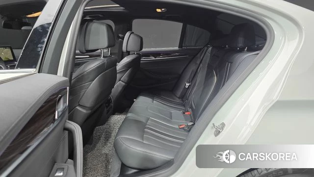 BMW 5 Series (G30) 2021 Белый из Кореи, фото 3