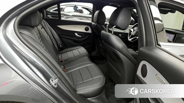 Mercedes-Benz E-Class W213 2021 Серебристо-серый из Кореи, фото 3