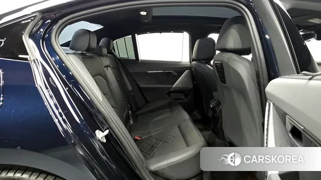 BMW 5 Series (G60) 2025 Черный из Кореи, фото 3