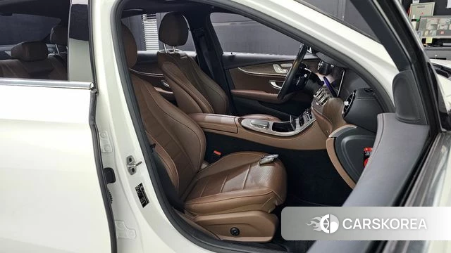 Mercedes-Benz E-Class W213 2022 Белый из Кореи, фото 3