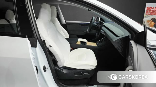 Tesla Model Y 2025 Белый из Кореи, фото 3