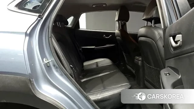 Hyundai Kona 2018 Светло-серебряный цвет из Кореи, фото 3