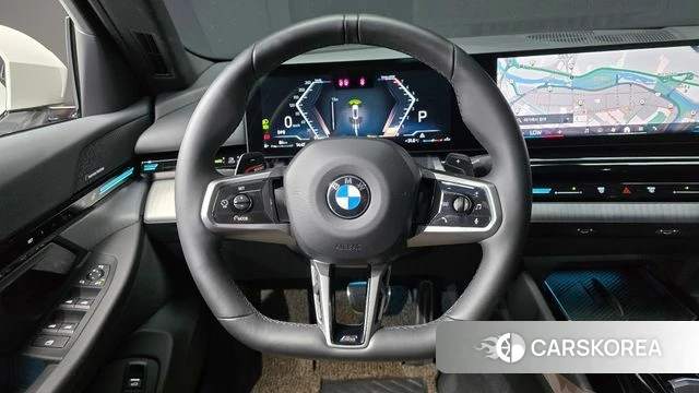 BMW 5 Series (G60) 2023 Белый из Кореи, фото 3