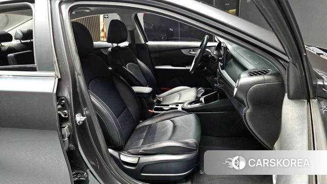 Kia The New K3 2nd generation 2022 Серый из Кореи, фото 3