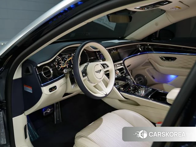 Bentley Flying Spur 3rd Generation 2022 Серебряный из Кореи, фото 3