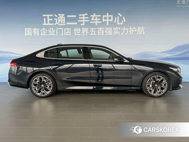 BMW 5 series 2025 Черный из Китая, фото 3