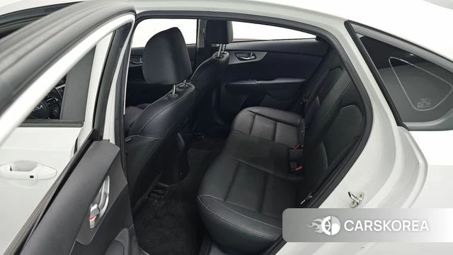 Kia The New K3 2nd generation 2021 Белый из Кореи, фото 3