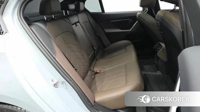 BMW 5 Series (G60) 2025 Светло-серебряный цвет из Кореи, фото 3