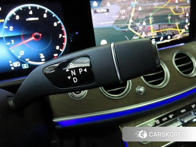 Mercedes-Benz E-Class W213 2022 Белый из Кореи, фото 3