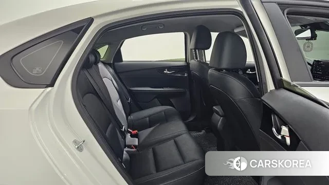 Kia The New K3 2nd generation 2024 Белый из Кореи, фото 3