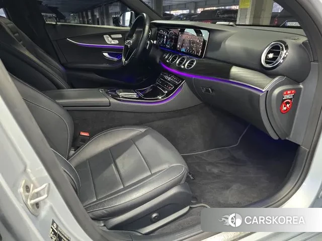 Mercedes-Benz E-Class W213 2022 Серебристо-серый из Кореи, фото 3