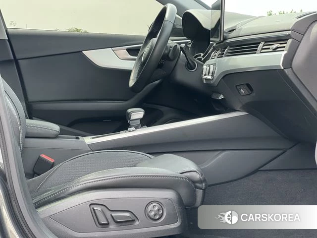 Audi A4L 2021 Темно-серый из Китая, фото 3