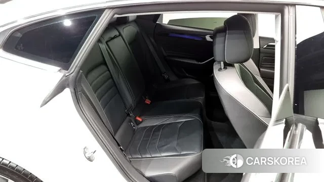 Volkswagen Arteon 2023 Белый из Кореи, фото 3
