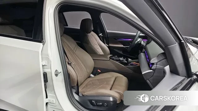 BMW 5 Series (G60) 2025 Белый из Кореи, фото 3