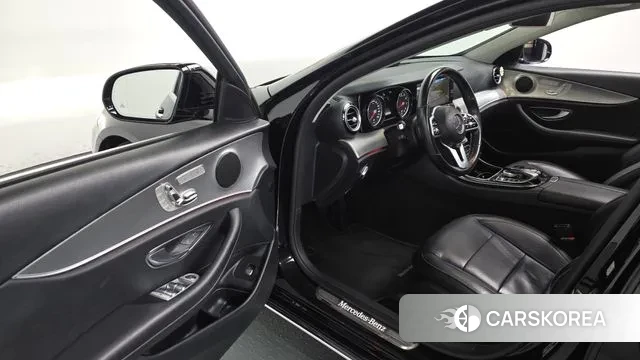 Mercedes-Benz E-Class W213 2019 Черный из Кореи, фото 3