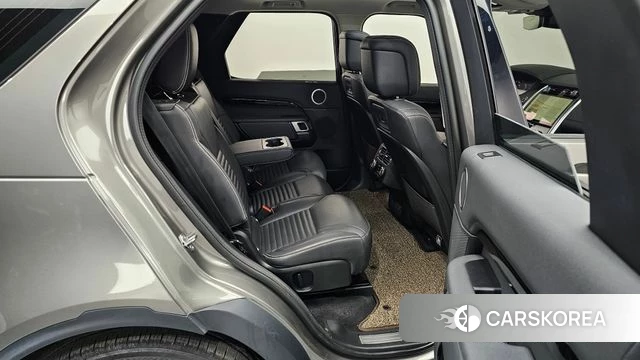 Land Rover Discovery 5 2023 Песочный из Кореи, фото 3