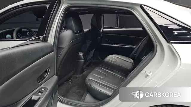 Hyundai The New Avante (CN7) 2023 Серебристо-серый из Кореи, фото 3