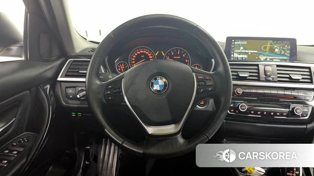BMW 3 Series (F30) 2018 Белый из Кореи, фото 3