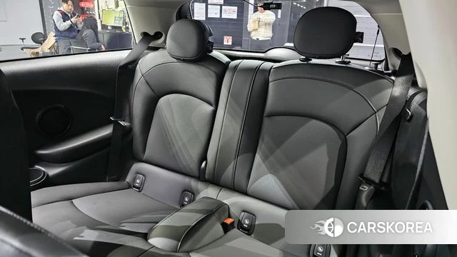 Mini Cooper 2023 Серебряный из Кореи, фото 3