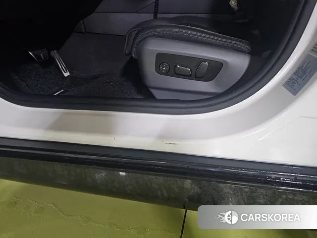 BMW 5 Series (G60) 2024 Белый из Кореи, фото 3