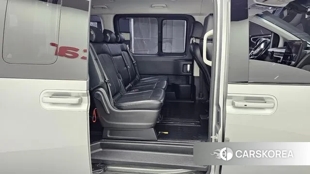 Hyundai Staria 2021 Серебряный из Кореи, фото 3