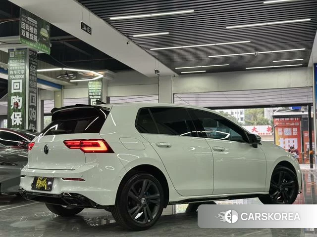 Volkswagen Golf 2023 Белый из Китая, фото 3