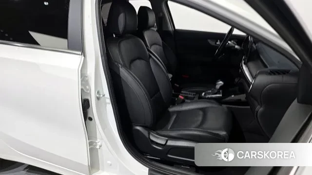 Kia The New K3 2nd generation 2022 Белый из Кореи, фото 3