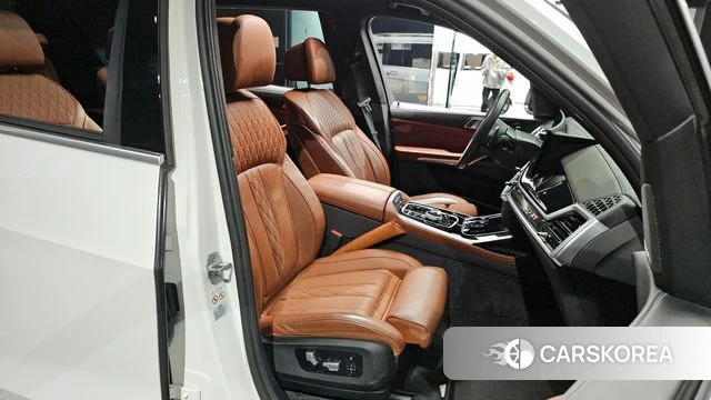 BMW X7 (G07) 2023 Белый из Кореи, фото 3