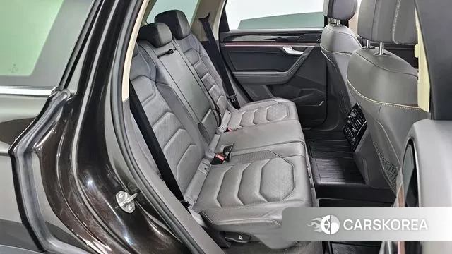 Volkswagen Touareg 3rd generation 2020 Коричневый из Кореи, фото 3