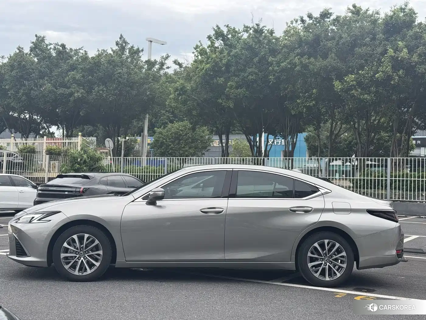 Lexus ES 2025 Silver/gray из Китая, фото 3