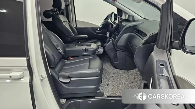 Hyundai Staria 2022 Белый из Кореи, фото 3