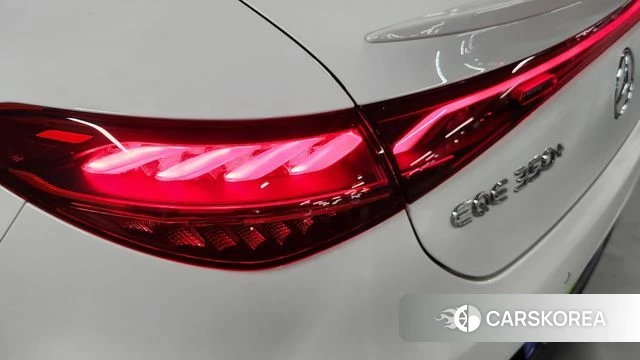 Mercedes-Benz EQE V295 2024 Белый из Кореи, фото 3