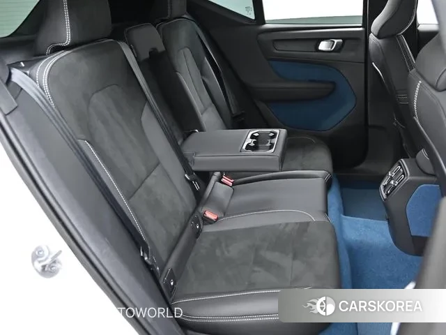 Volvo XC40 Richards 2024 Белый из Кореи, фото 3