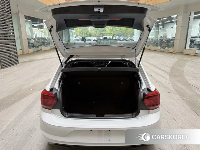 Volkswagen Polo 2023 Белый из Китая, фото 3