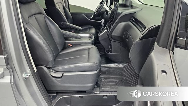 Hyundai Staria 2024 Серебряный из Кореи, фото 3