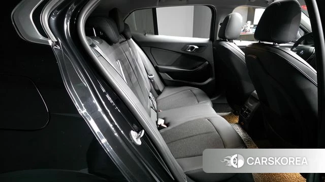 BMW 1 Series (F40) 2023 Черный из Кореи, фото 3