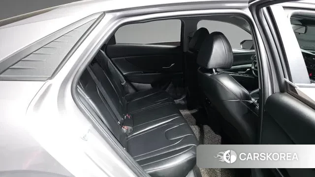 Hyundai Avante (CN7) 2021 Серебристо-серый из Кореи, фото 3