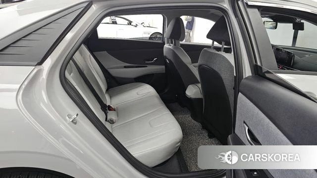 Hyundai Avante (CN7) 2023 Серебристо-серый из Кореи, фото 3