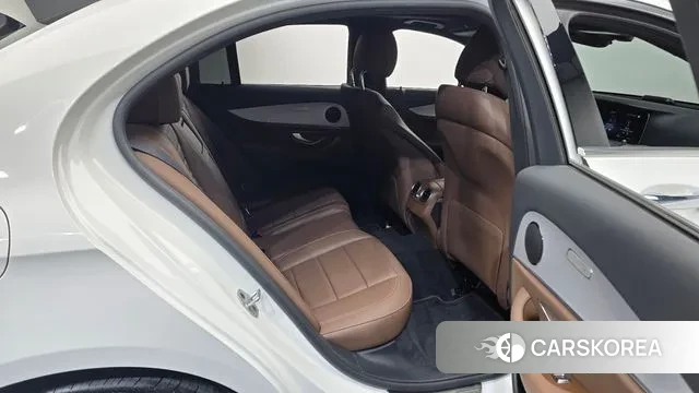 Mercedes-Benz E-Class W213 2021 Белый из Кореи, фото 3