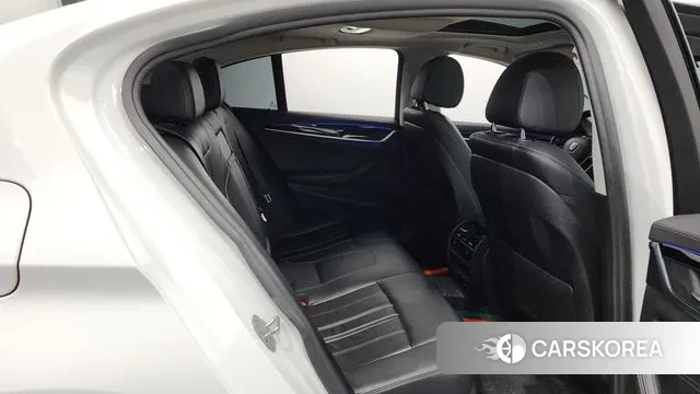 BMW 5 Series (G30) 2018 Белый из Кореи, фото 3