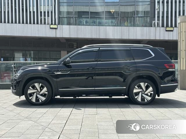 Volkswagen Tourang 2023 Черный из Китая, фото 3
