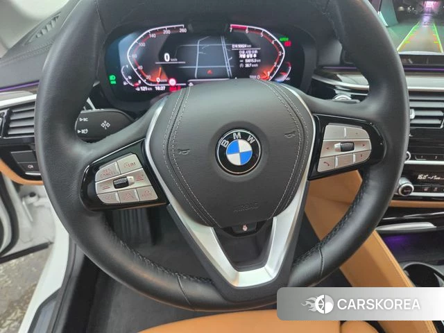 BMW 5 Series (G30) 2023 Белый из Кореи, фото 3