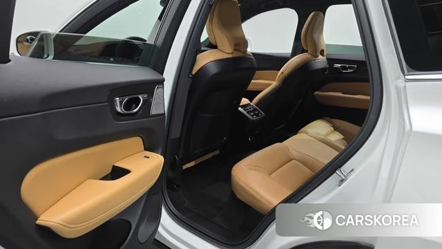 Volvo XC60 second Generation 2019 Белый из Кореи, фото 3