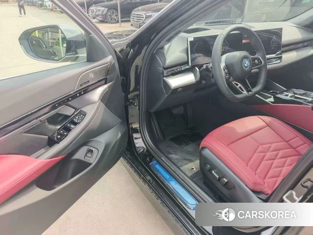 BMW 5 series 2026 Черный из Китая, фото 3