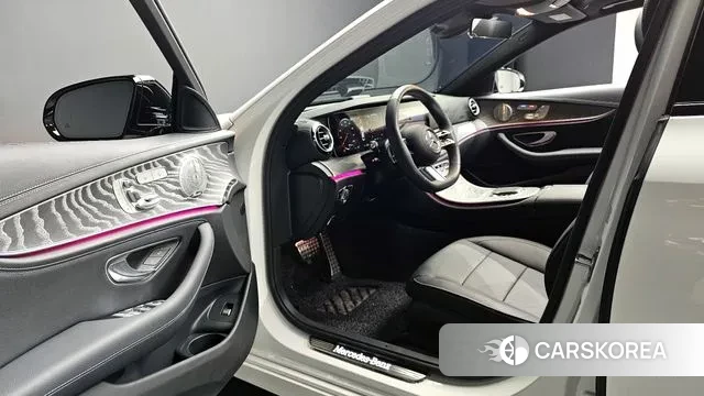 Mercedes-Benz E-Class W213 2023 Белый из Кореи, фото 3